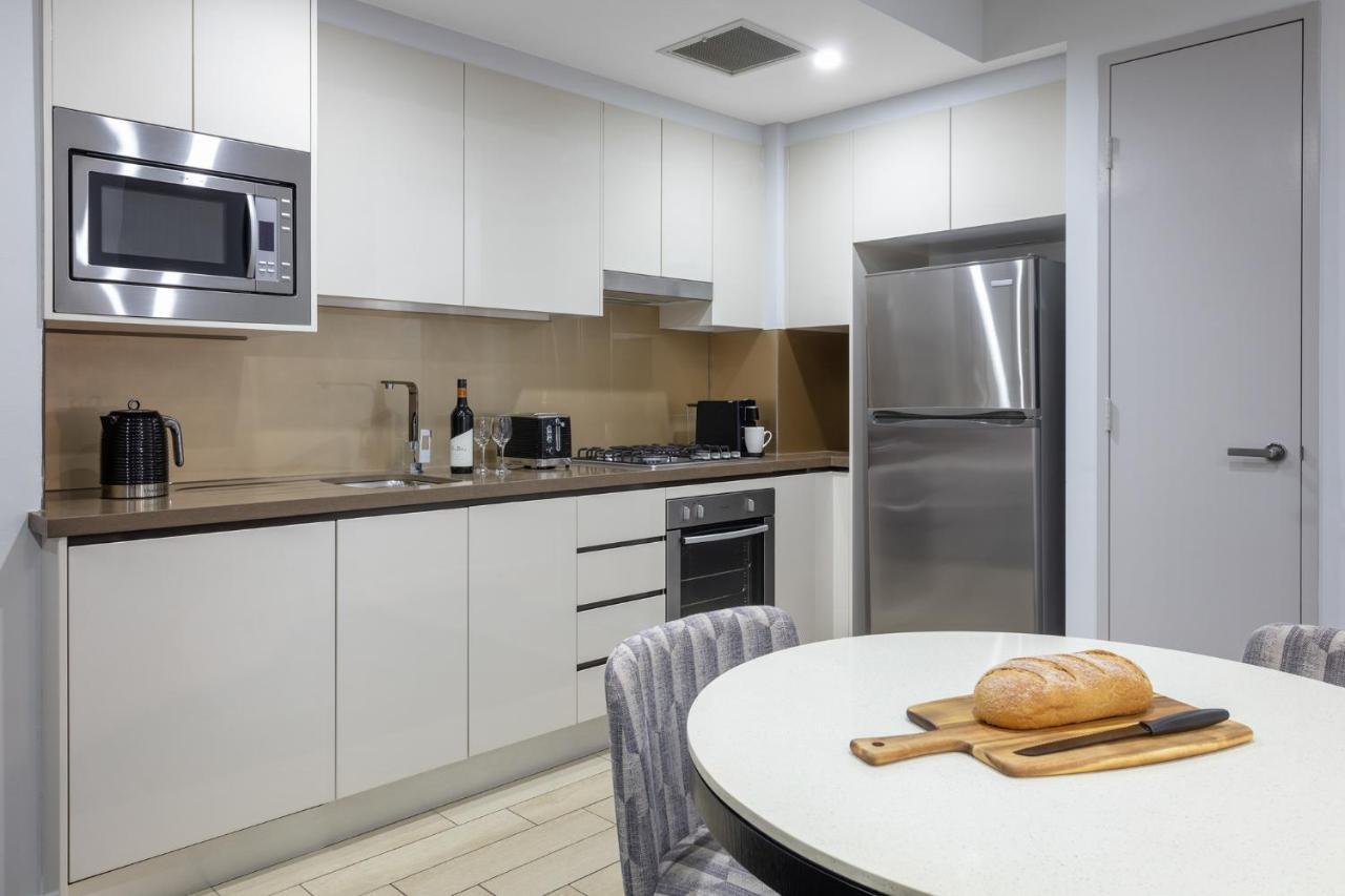 Meriton Suites North Ryde Sidney Exterior foto A typical kitchen in a residential apartment